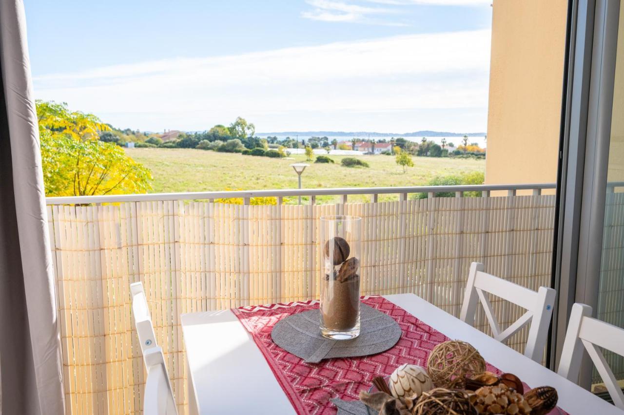Apartment A 600 M Des Plages Proche Des Commerces Lesclesdenicole Carqueiranne